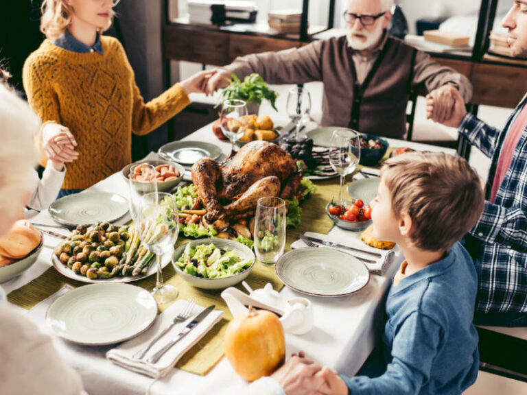 El poder de las bendiciones de mesa: fortaleciendo lazos familiares y ...